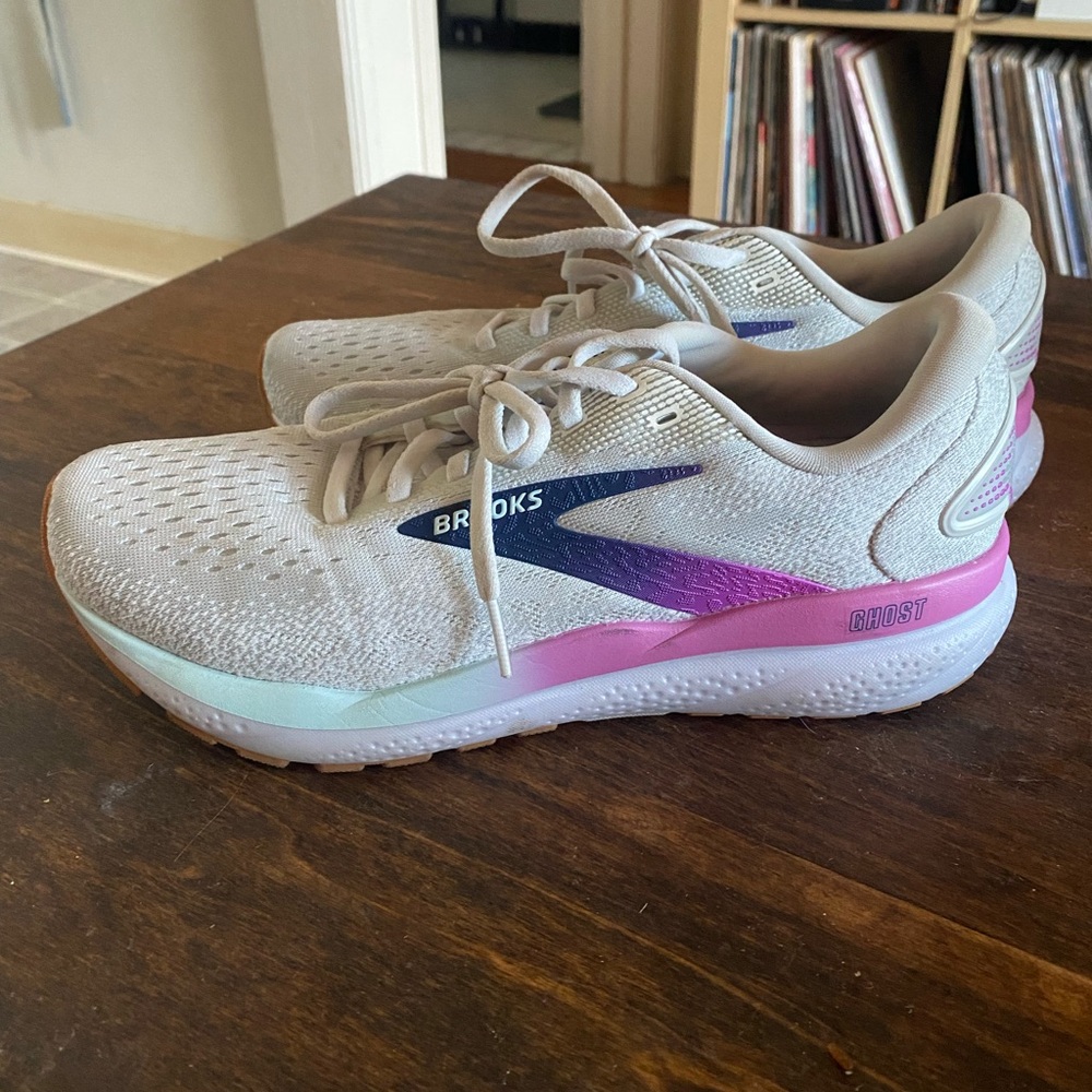 Brooks Ghost 16 Women’s Running Shoes white / grey / estate blue